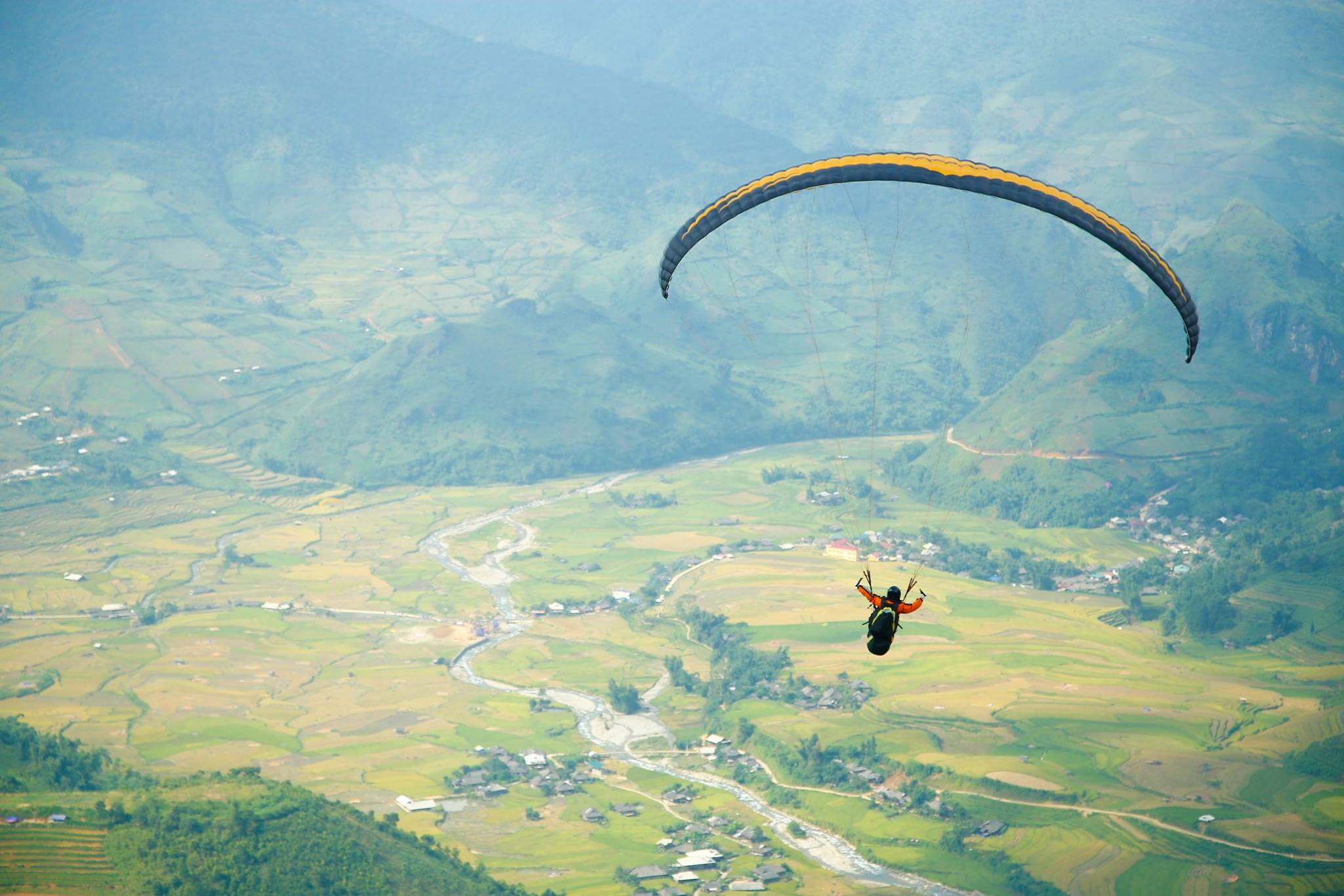 Bay dù lượn đỉnh Langbiang