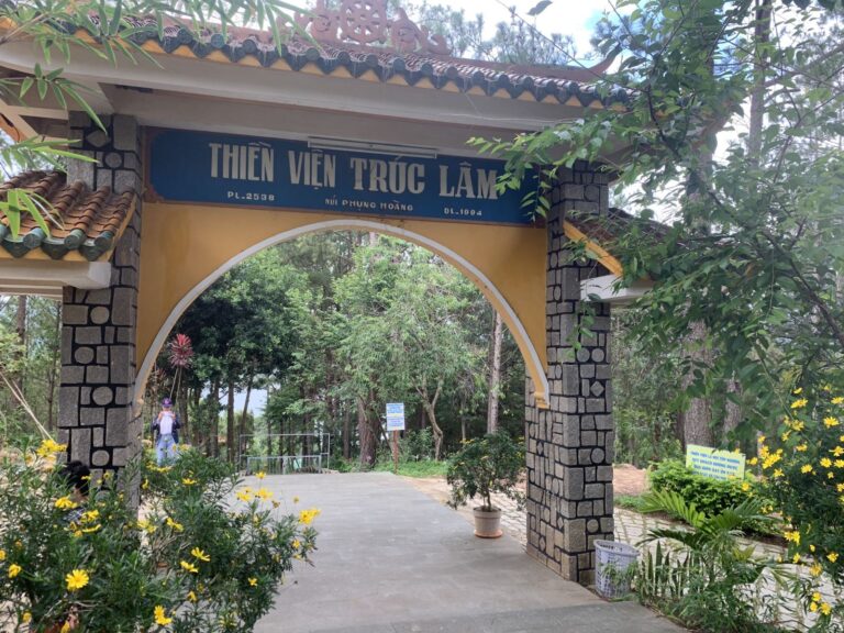 Hành trình khám phá Thiền viện Trúc Lâm Đà Lạt – Chốn an yên giữa rừng thông